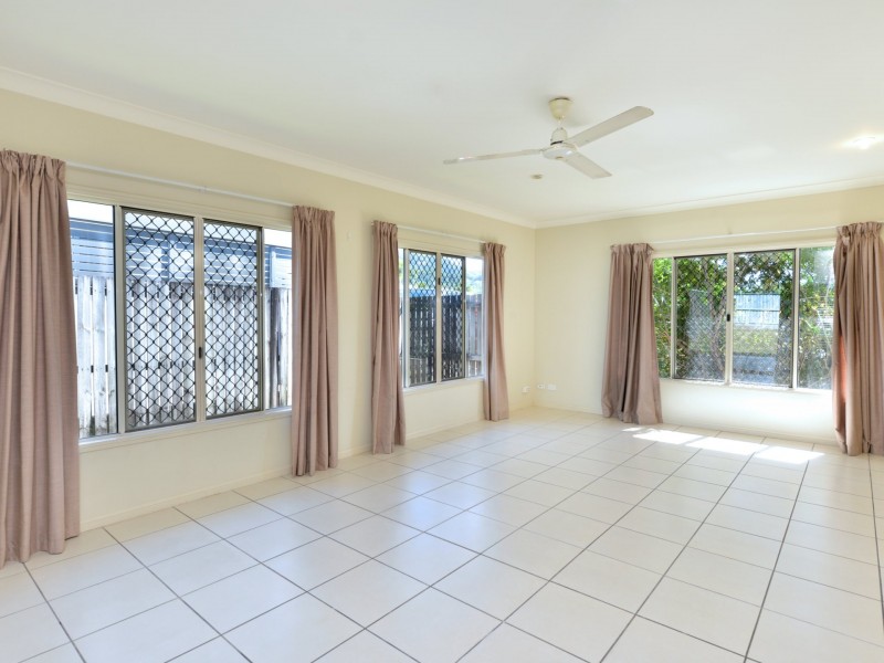 32 Norfolk Circuit, Redlynch QLD 4870