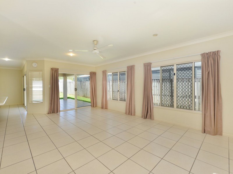 32 Norfolk Circuit, Redlynch QLD 4870