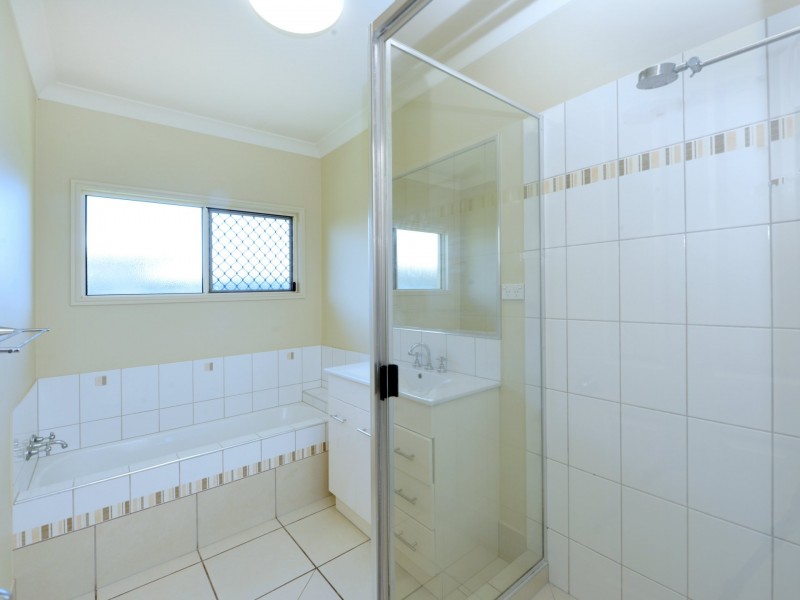 32 Norfolk Circuit, Redlynch QLD 4870