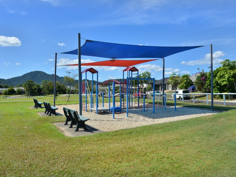 32 Norfolk Circuit, Redlynch QLD 4870