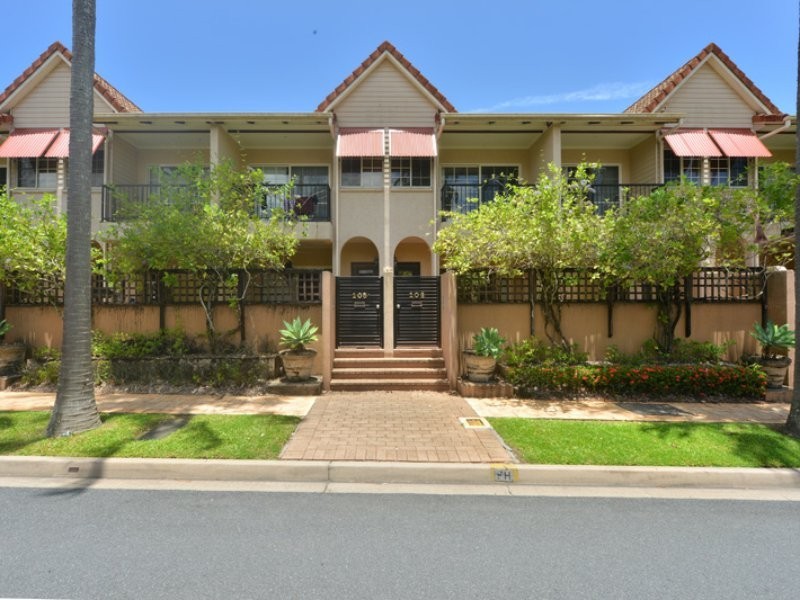 310/2 Greenslopes Street, Cairns North QLD 4870