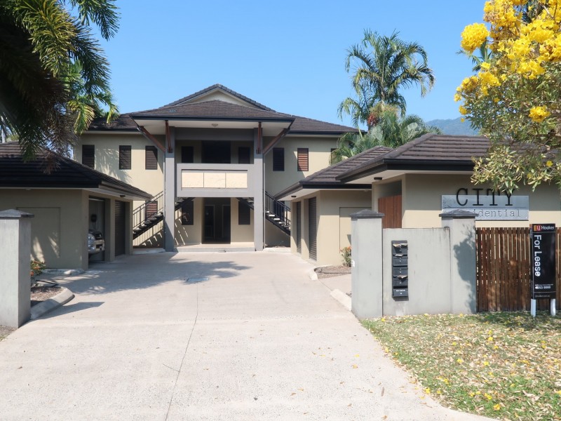 2/83 Hayward Street, Mooroobool QLD 4870