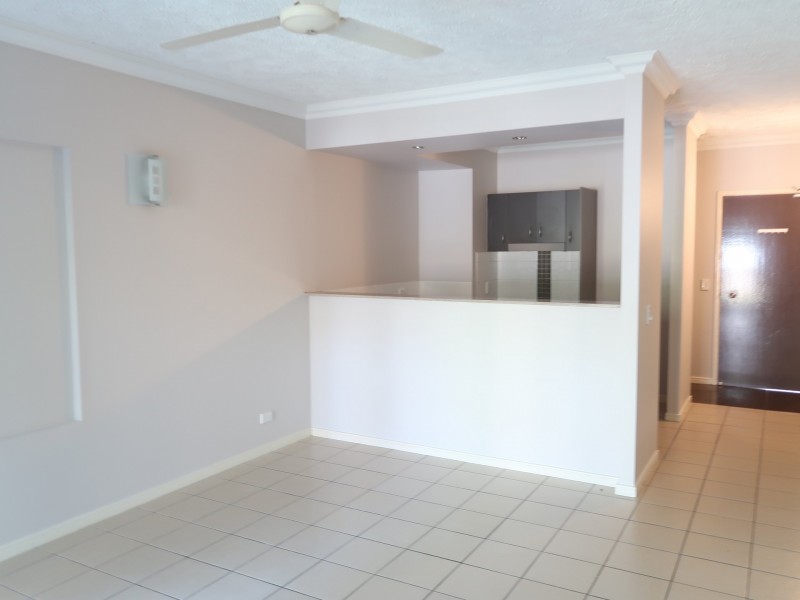 2/83 Hayward Street, Mooroobool QLD 4870