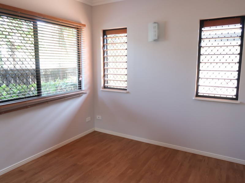 2/83 Hayward Street, Mooroobool QLD 4870