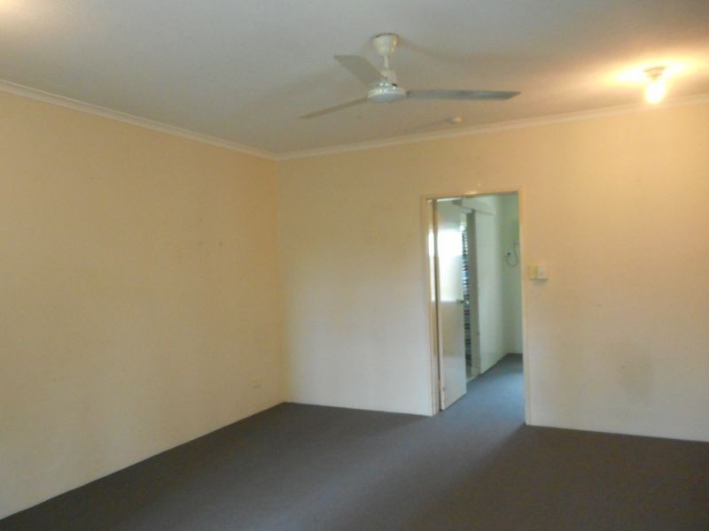 1/346 Mccoombe Street, Mooroobool QLD 4870