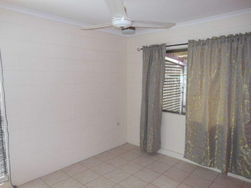 2/8 Crathern Close, Edge Hill QLD 4870