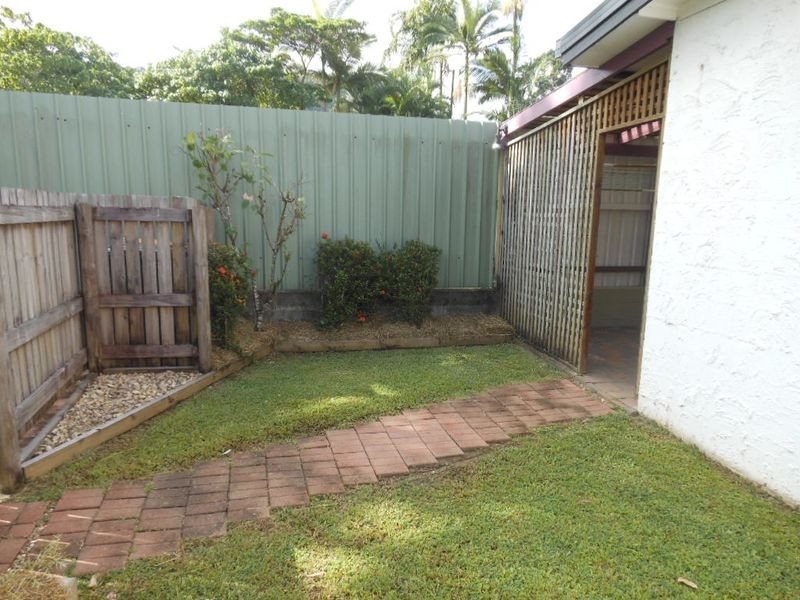 2/8 Crathern Close, Edge Hill QLD 4870