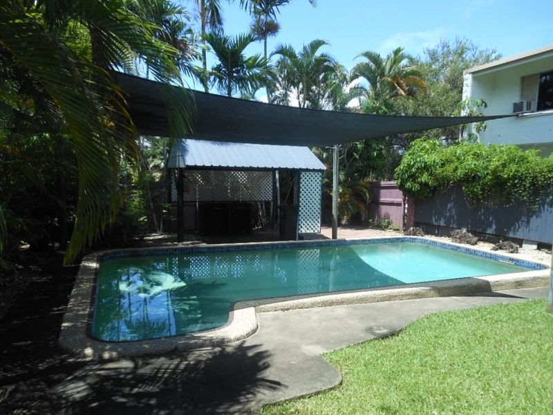 2/8 Crathern Close, Edge Hill QLD 4870