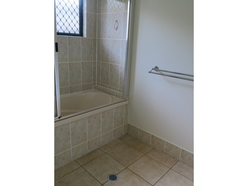 6 Brian Street, Brinsmead QLD 4870