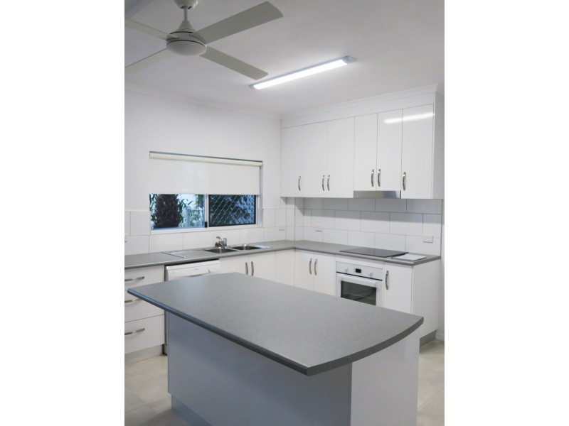 3/303 Lake Street, Cairns North QLD 4870