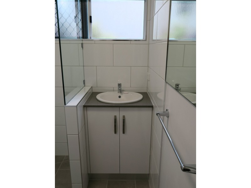 3/303 Lake Street, Cairns North QLD 4870