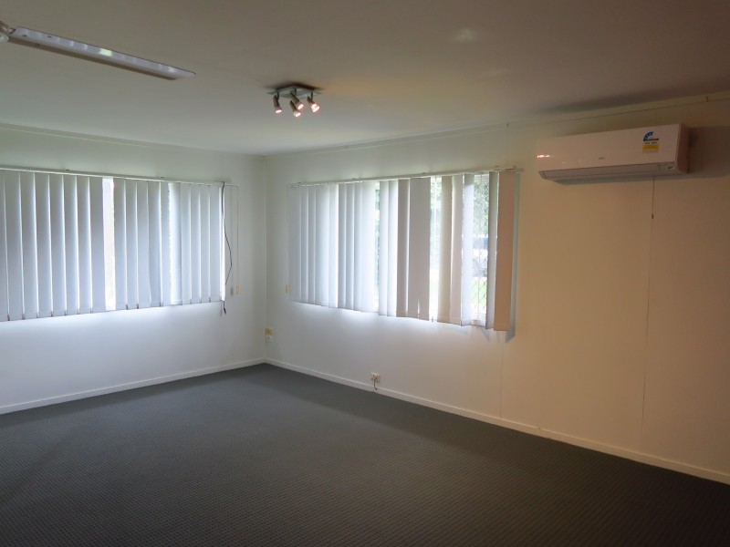 7 Smallwood Street, Mooroobool QLD 4870