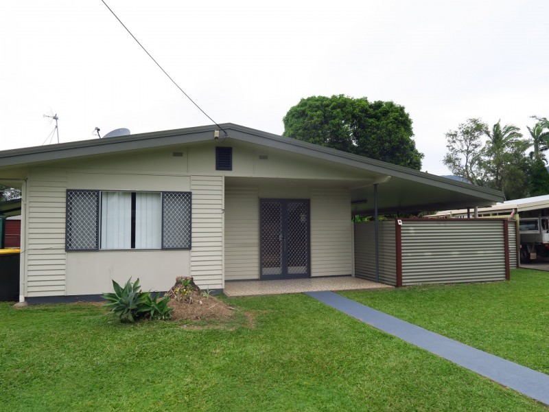 7 Smallwood Street, Mooroobool QLD 4870