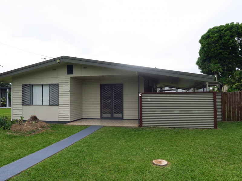 7 Smallwood Street, Mooroobool QLD 4870