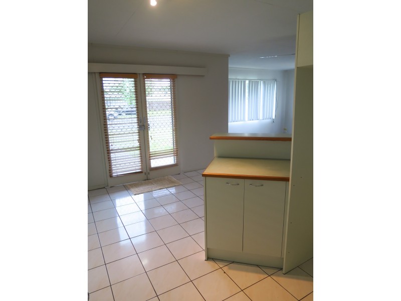 7 Smallwood Street, Mooroobool QLD 4870