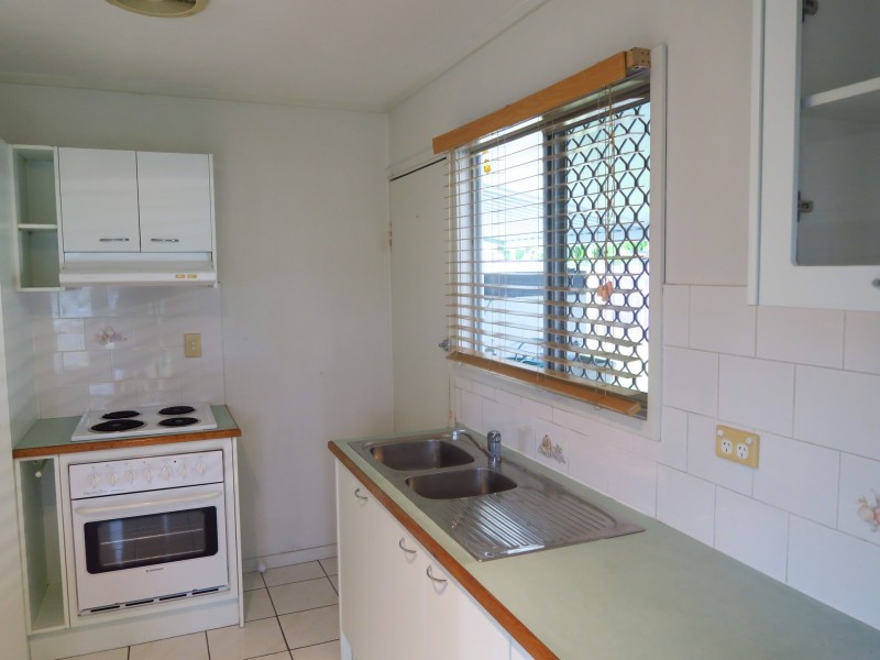 7 Smallwood Street, Mooroobool QLD 4870