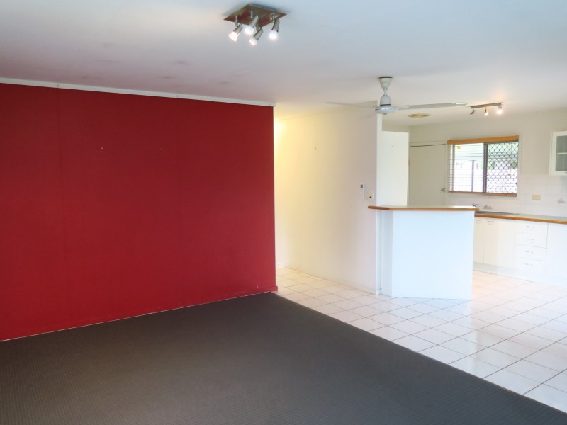 7 Smallwood Street, Mooroobool QLD 4870