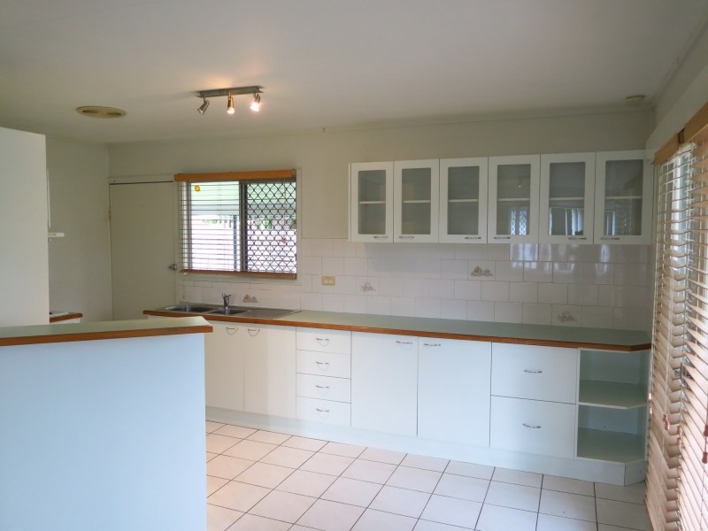 7 Smallwood Street, Mooroobool QLD 4870