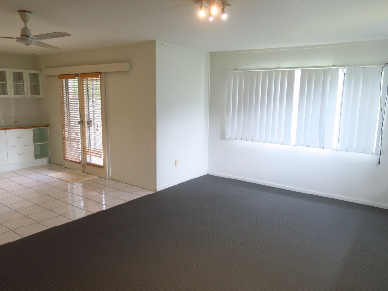 7 Smallwood Street, Mooroobool QLD 4870