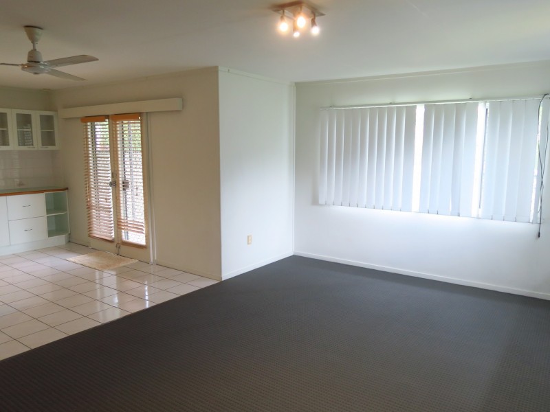 7 Smallwood Street, Mooroobool QLD 4870