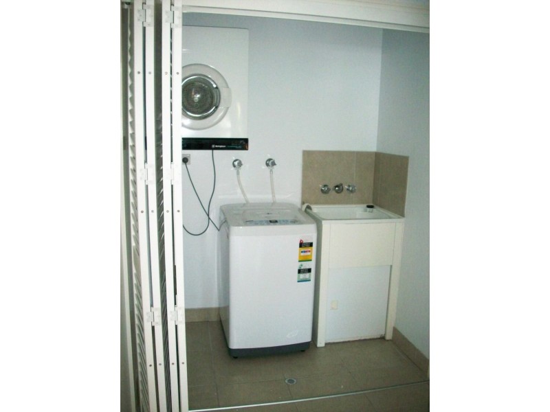 48/327 Lake Street, Cairns North QLD 4870