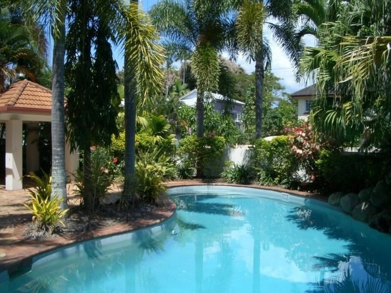 48/327 Lake Street, Cairns North QLD 4870