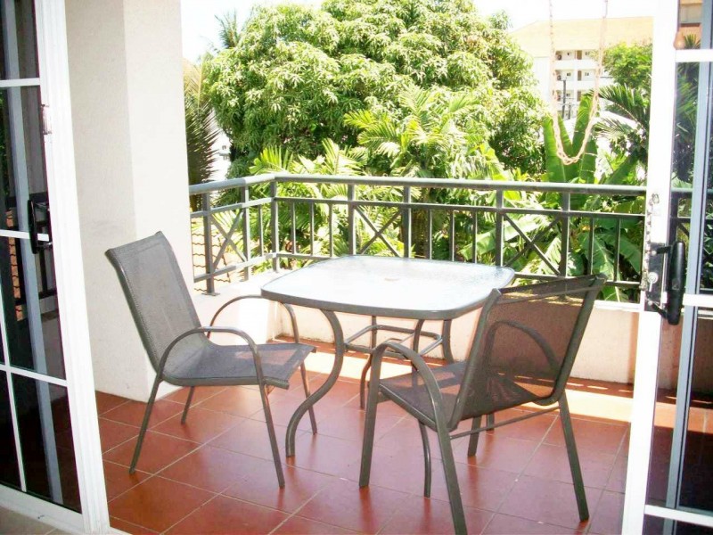 48/327 Lake Street, Cairns North QLD 4870