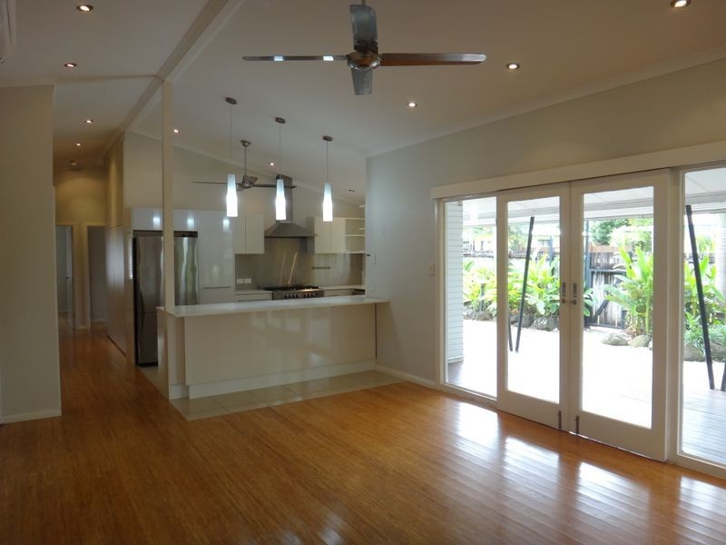 10 Heavey Crescent, Whitfield QLD 4870