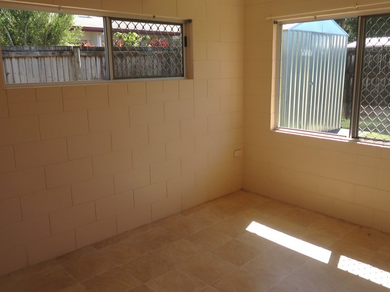 2/2-4 Brooks Street, Whitfield QLD 4870