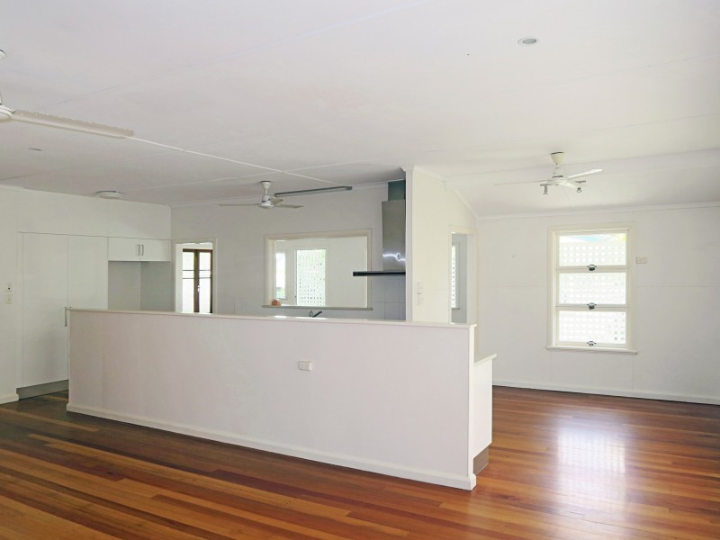 30 Nolan Street, Whitfield QLD 4870