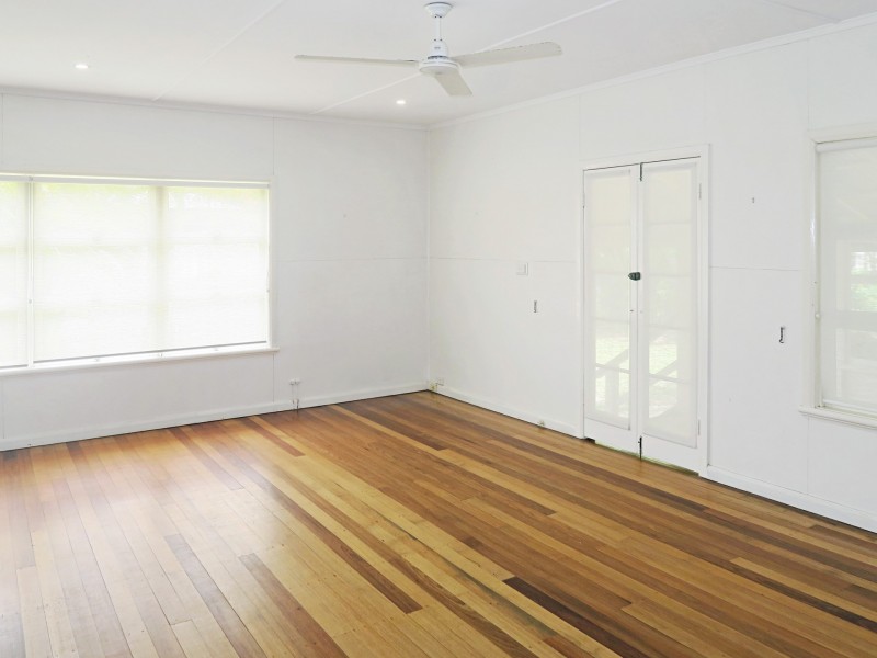 30 Nolan Street, Whitfield QLD 4870