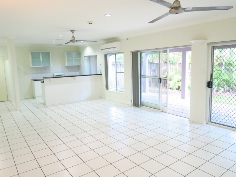 5 Molloy Close, Smithfield QLD 4878