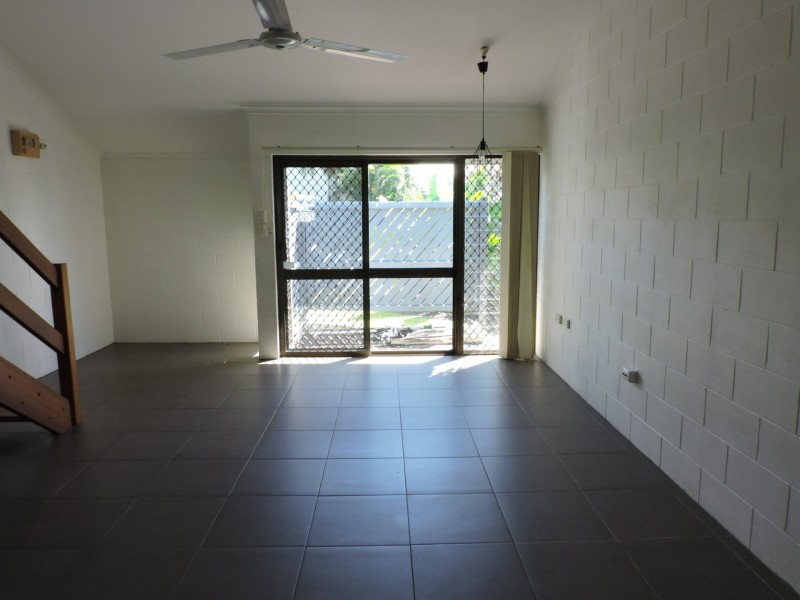 2/10 Maytown Close, Manoora QLD 4870