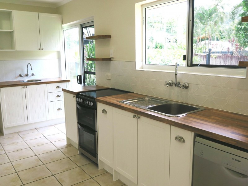 1 Byrnes Close, Whitfield QLD 4870