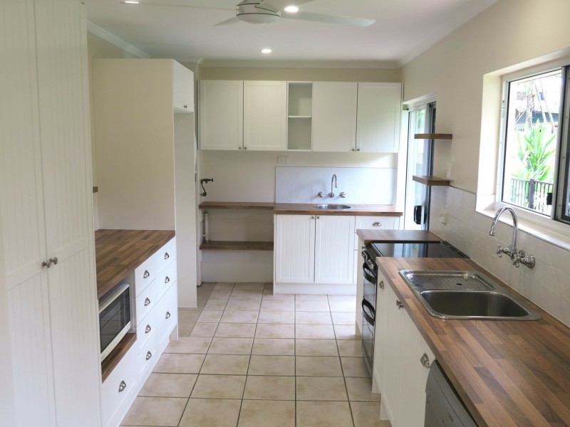 1 Byrnes Close, Whitfield QLD 4870