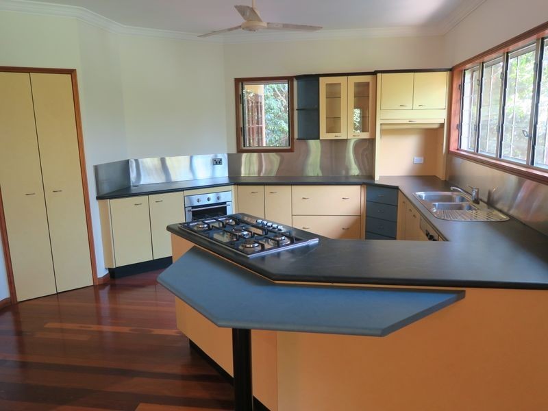 10 Barklya Close, Kamerunga QLD 4870