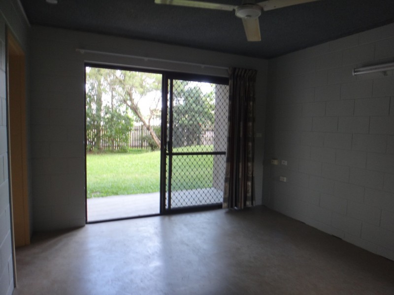 2/173 Mayers Street, Manoora QLD 4870