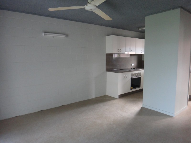 2/173 Mayers Street, Manoora QLD 4870