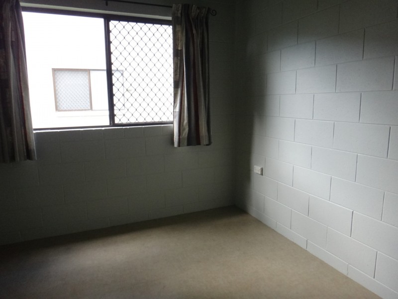 2/173 Mayers Street, Manoora QLD 4870