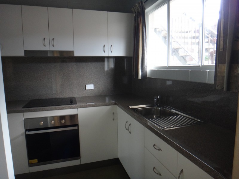 2/173 Mayers Street, Manoora QLD 4870