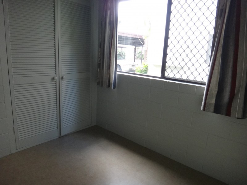 2/173 Mayers Street, Manoora QLD 4870