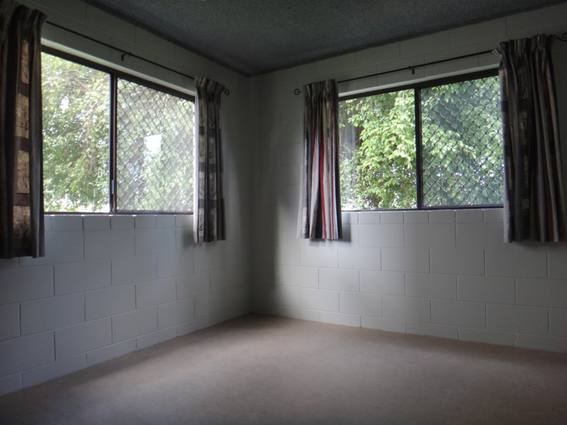 2/173 Mayers Street, Manoora QLD 4870