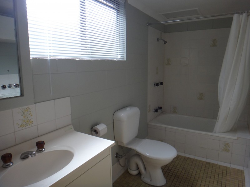 2/173 Mayers Street, Manoora QLD 4870