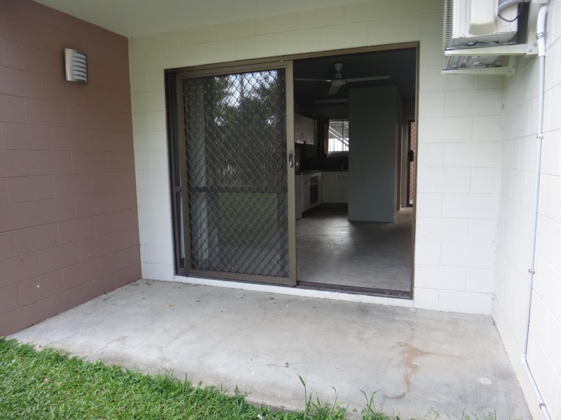 2/173 Mayers Street, Manoora QLD 4870