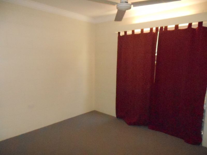 2/122 Wistaria Street, Holloways Beach QLD 4878