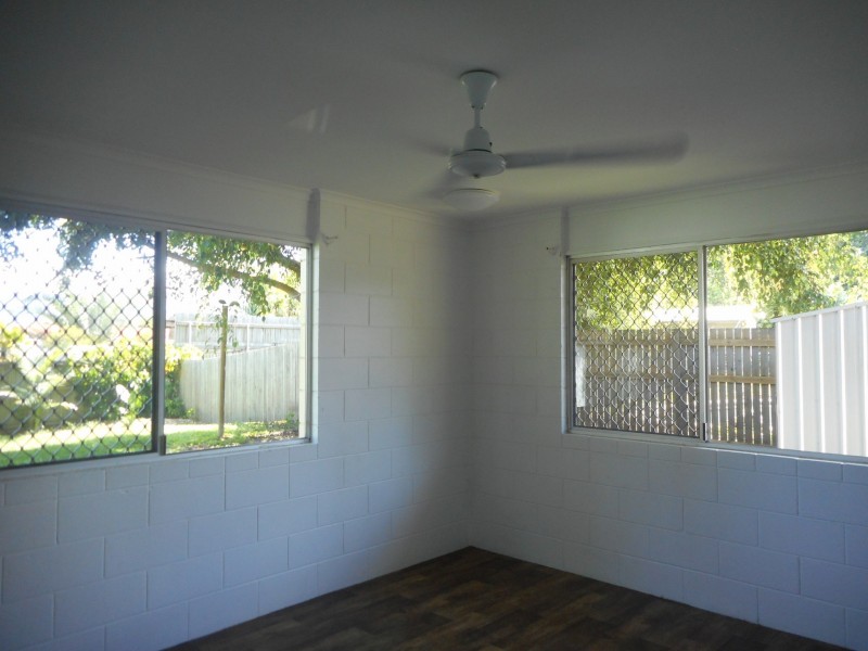 2/133 Russell Street, Edge Hill QLD 4870