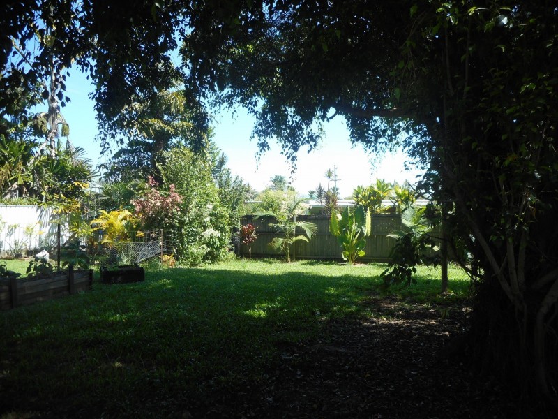 2/133 Russell Street, Edge Hill QLD 4870