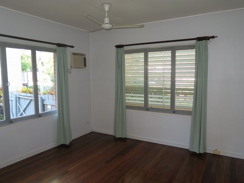 128 Upper Richardson Street, Whitfield QLD 4870