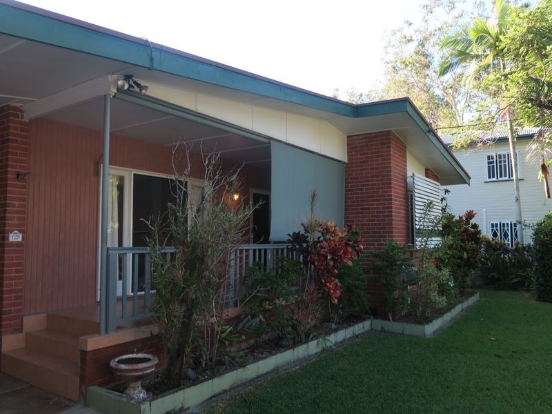 128 Upper Richardson Street, Whitfield QLD 4870