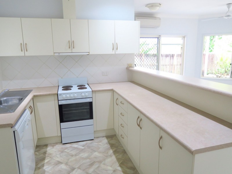 2/9 Glenlea Street, Edge Hill QLD 4870